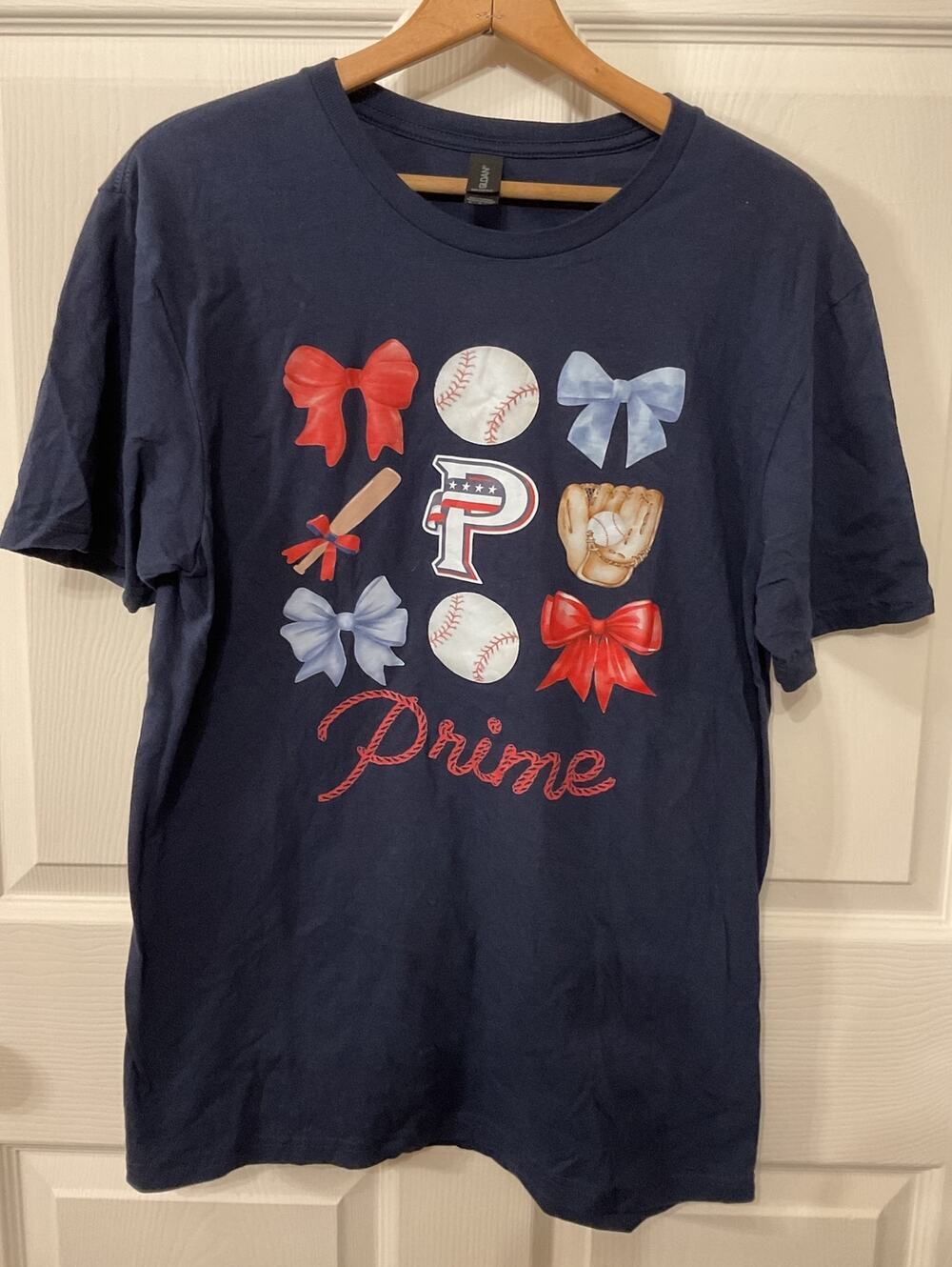 USA Prime Baseball Mom Bows Graphic TShirt Women's Navy Gildan Travel Ball, sz M - Picture 1 of 5